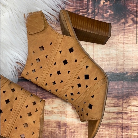 Heart D Brown Laser Cut Booties Heels - Picture 3 of 11